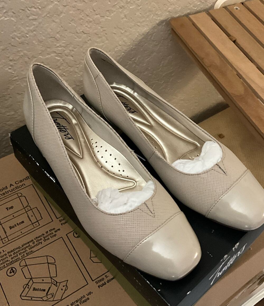 Barse Trotters Danelle Pump Shoe- Nude Mini- 7M- NIB
